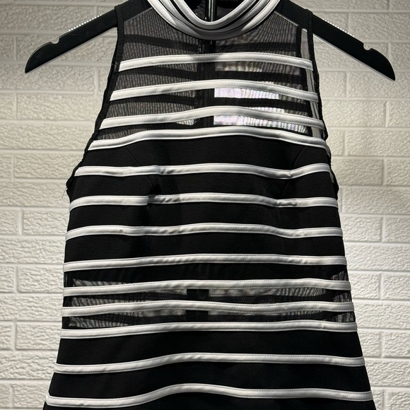 JS Collections Black and White Cut Out Tank Top - Picture 1 of 3